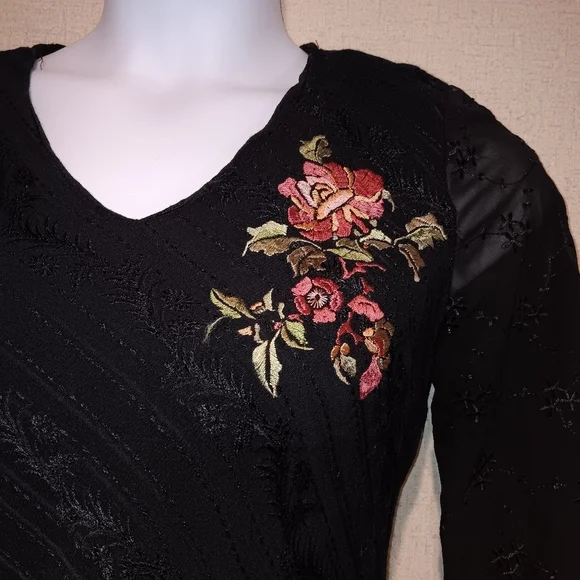 Vintage 90s Spencer Alexis Chic Black Floral Embroidered Blouse Size 6 - Picture 2 of 4